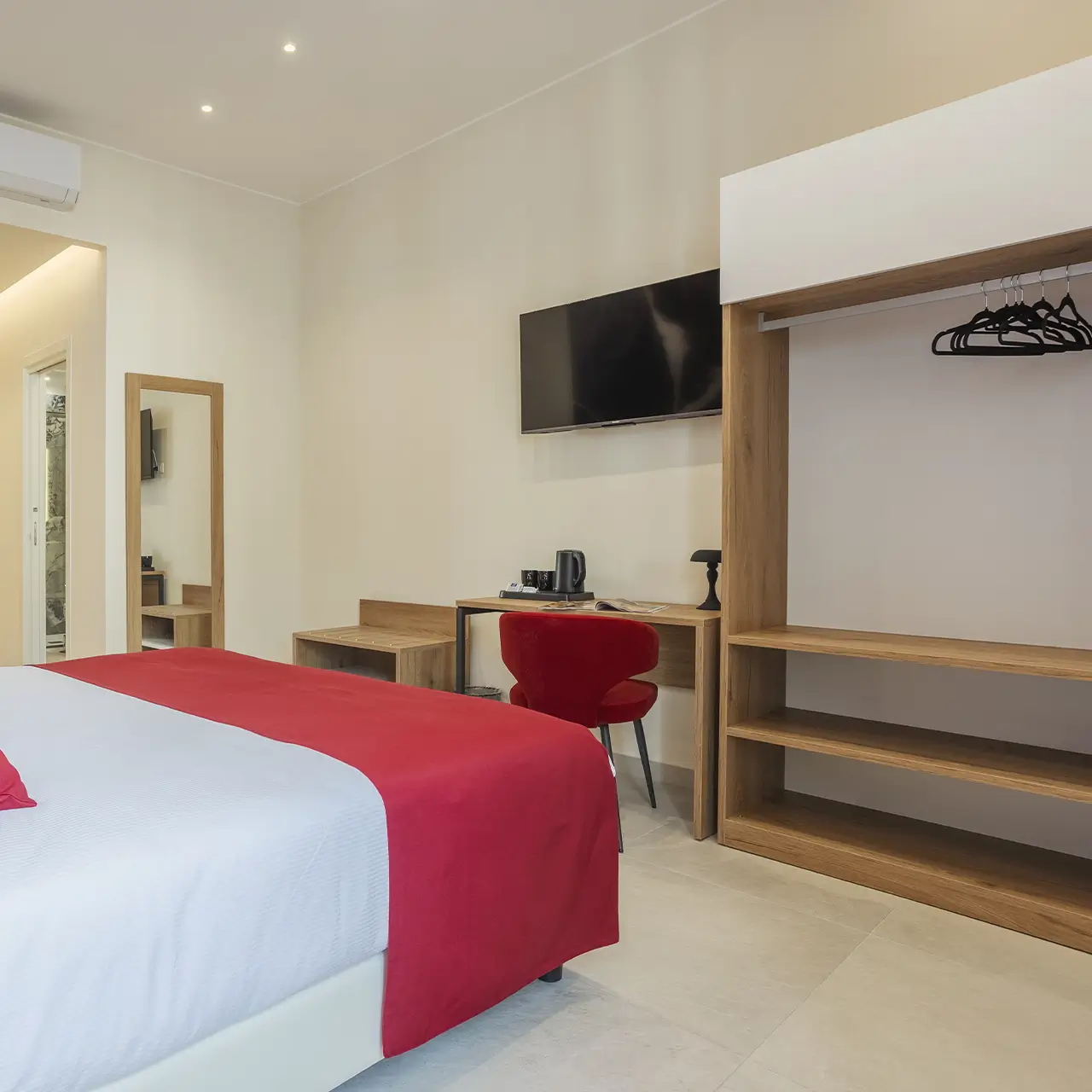Rubino Room - Julia's Boutique Rooms