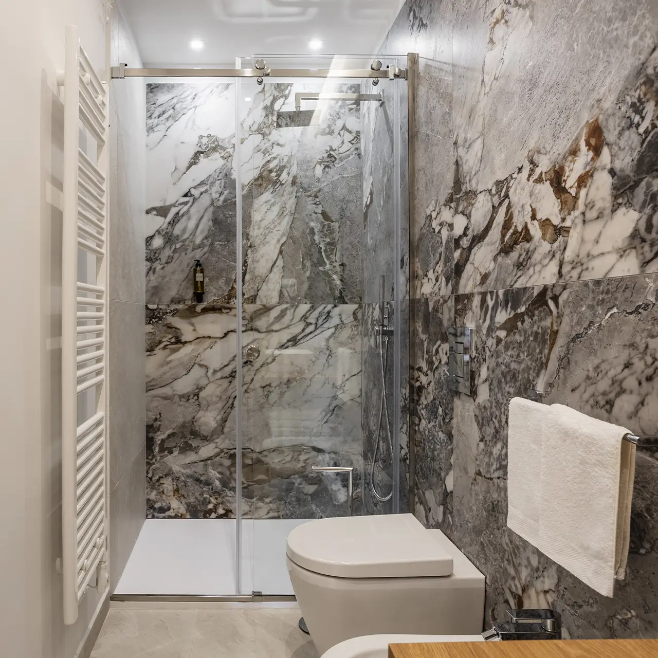 Rubino Room - Julia's Boutique Rooms