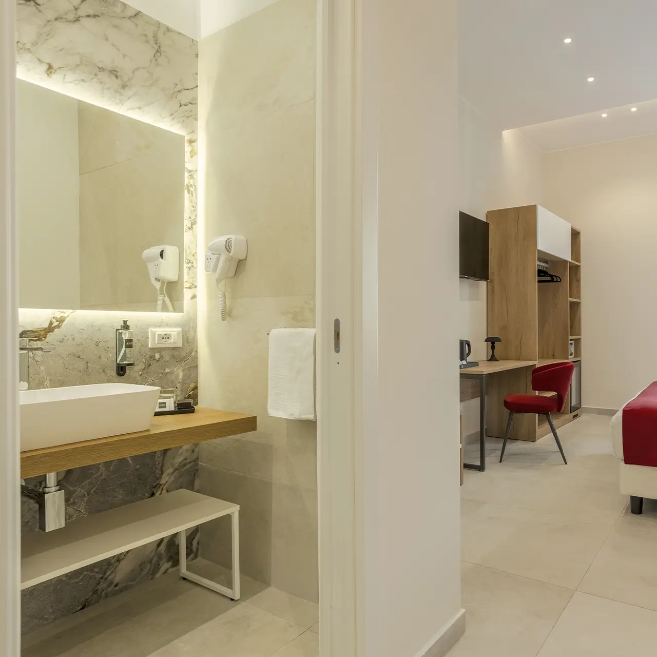 Rubino Room - Julia's Boutique Rooms